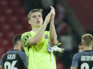 لونین دوشنبه برای تیم بزرگسالان اوکراین بازی می کند